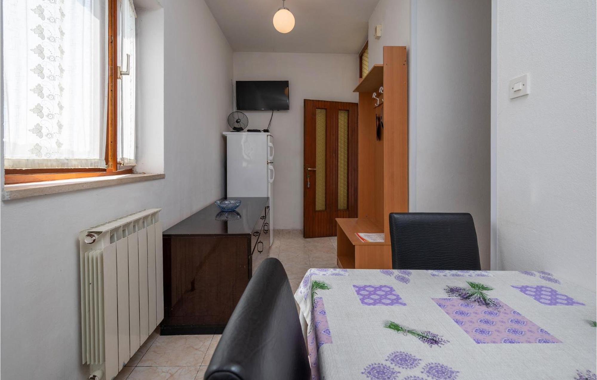 1 Bedroom Cozy Apartment In Πούλα Εξωτερικό φωτογραφία