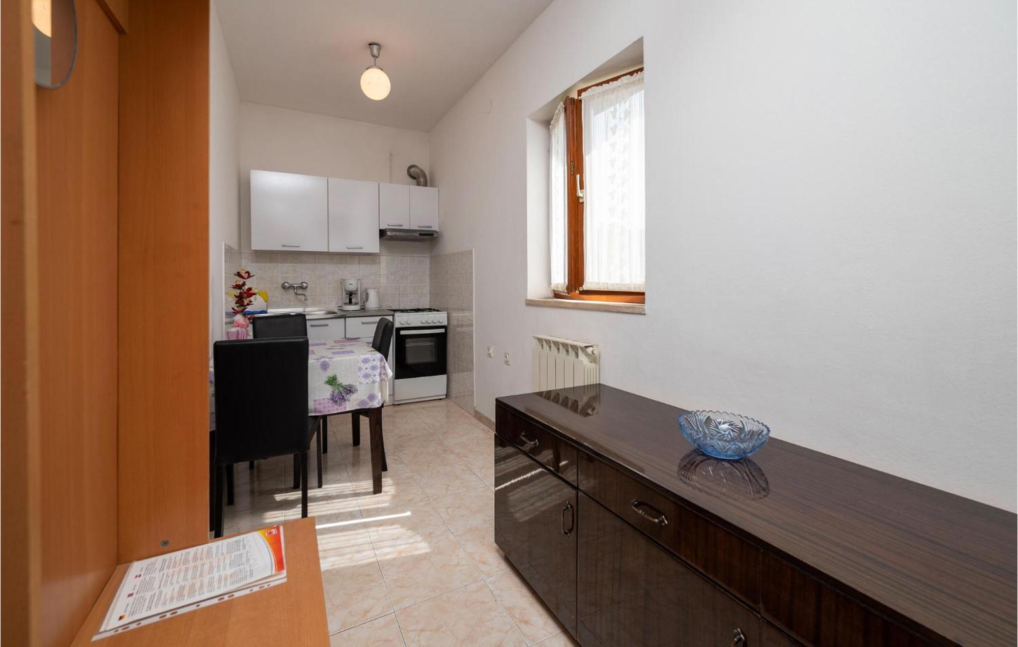 1 Bedroom Cozy Apartment In Πούλα Εξωτερικό φωτογραφία