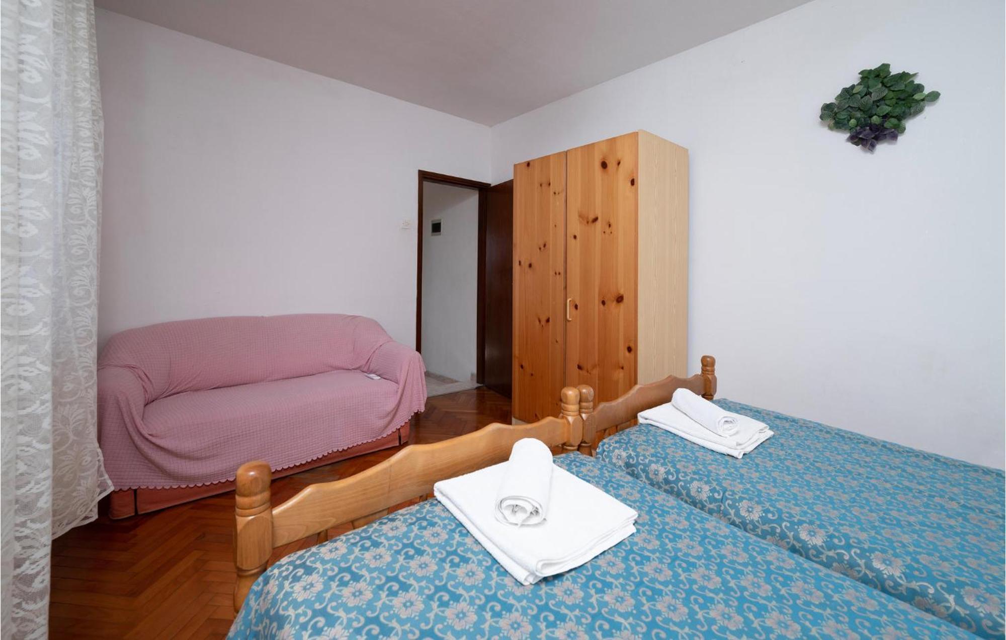1 Bedroom Cozy Apartment In Πούλα Εξωτερικό φωτογραφία