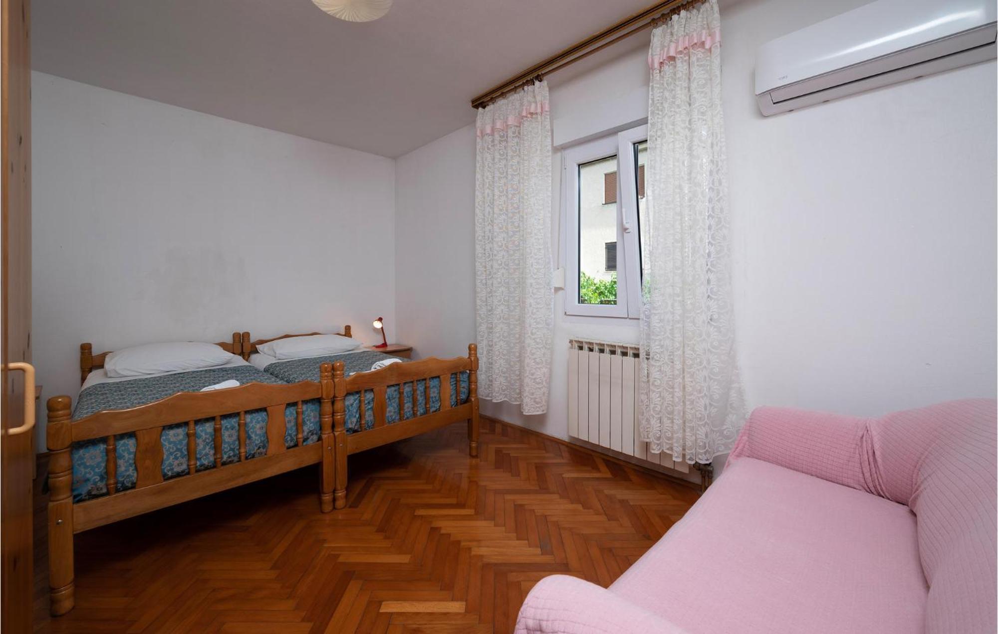 1 Bedroom Cozy Apartment In Πούλα Εξωτερικό φωτογραφία