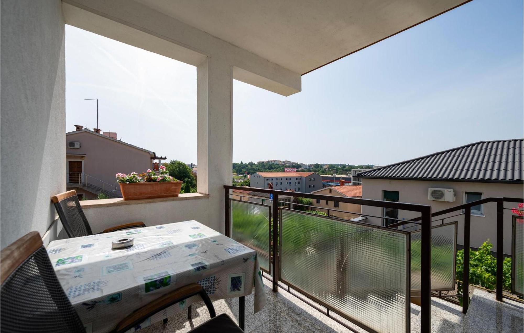 1 Bedroom Cozy Apartment In Πούλα Εξωτερικό φωτογραφία