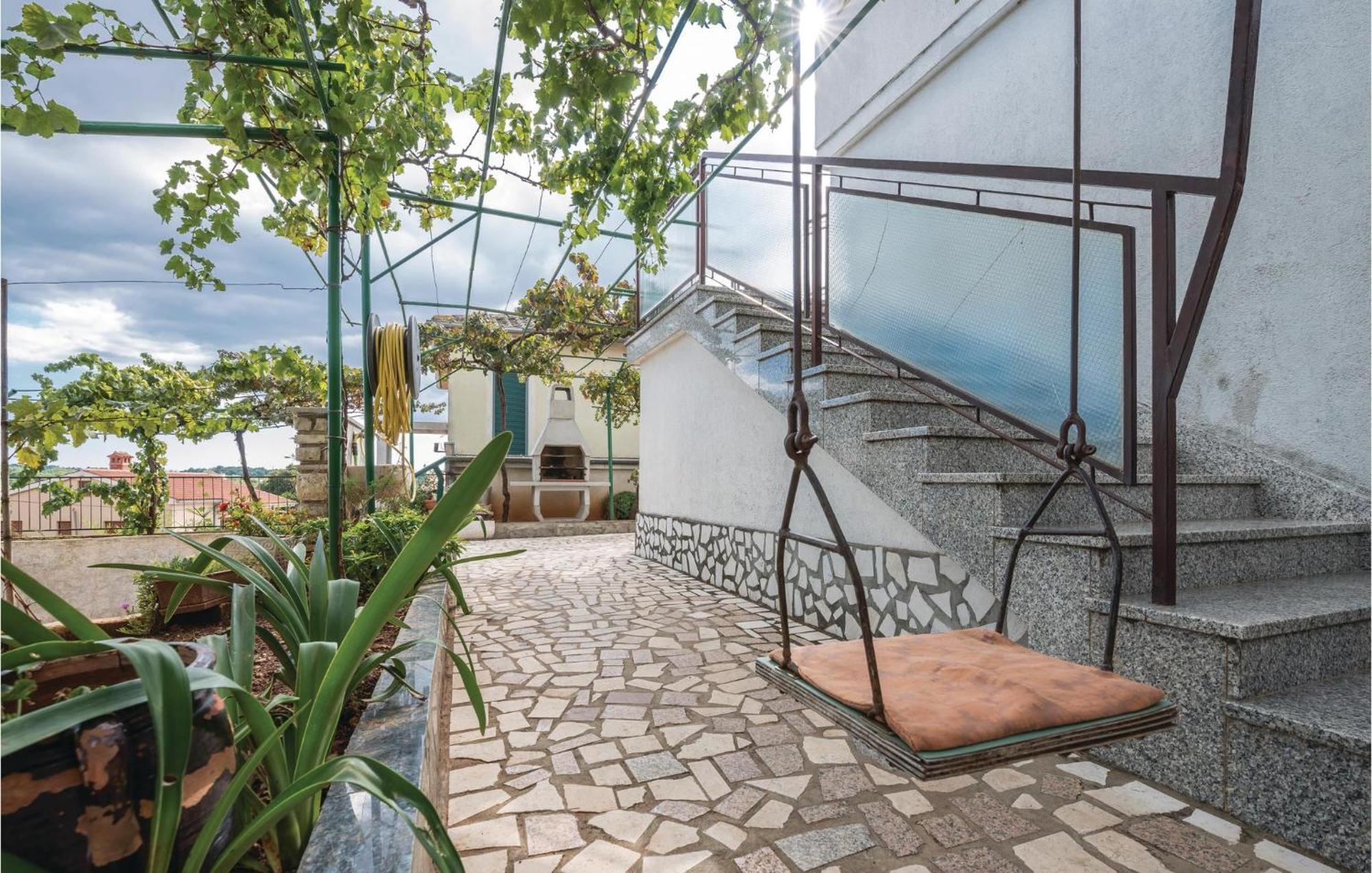 1 Bedroom Cozy Apartment In Πούλα Εξωτερικό φωτογραφία